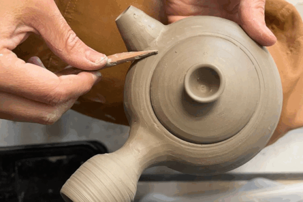 Samstag: Discover the joy of clay in our beginner-friendly ceramics workshop! (E)